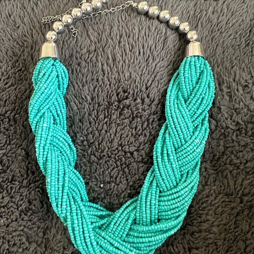 Beautiful necklace! - Picture 3 of 5